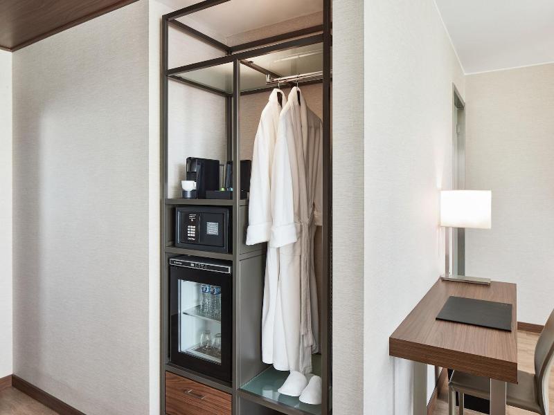Ac Hotel By Marriott Phoenix Biltmore image
