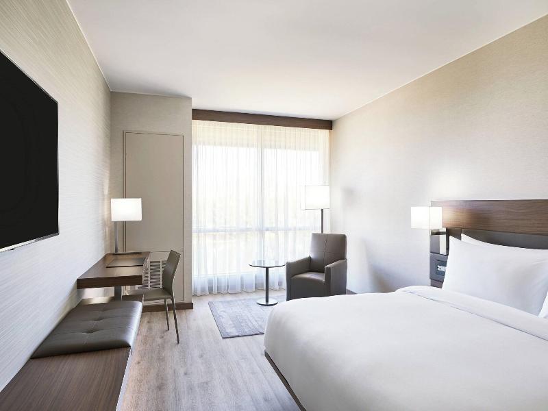 Ac Hotel By Marriott Phoenix Biltmore image
