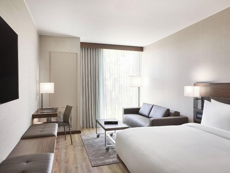 Ac Hotel By Marriott Phoenix Biltmore image