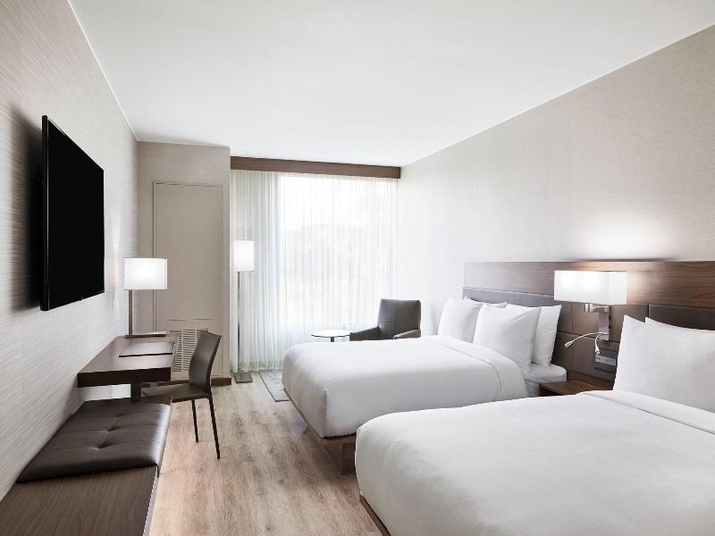 Ac Hotel By Marriott Phoenix Biltmore image