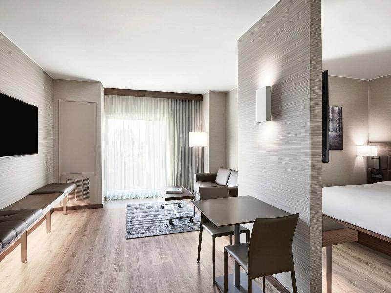 Ac Hotel By Marriott Phoenix Biltmore image