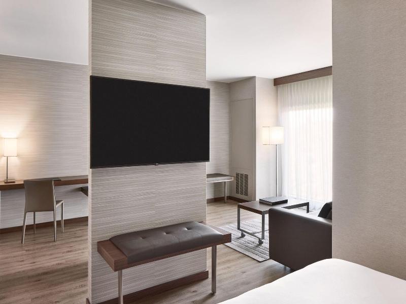 Ac Hotel By Marriott Phoenix Biltmore image