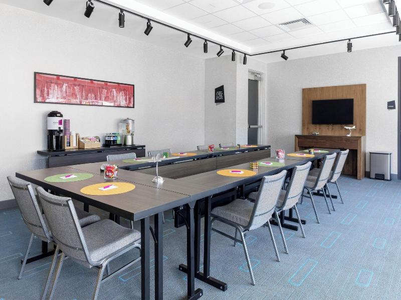 Aloft Glendale At Westgate image