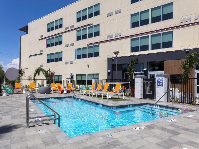 Aloft Glendale At Westgate image