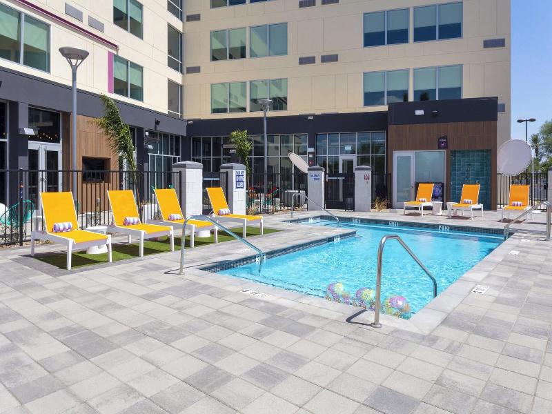 Aloft Glendale At Westgate image