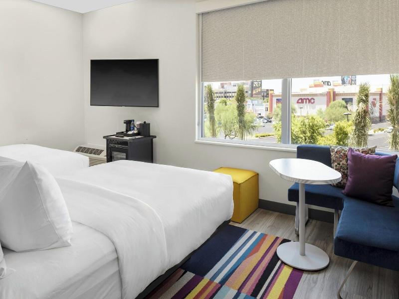Aloft Glendale At Westgate image