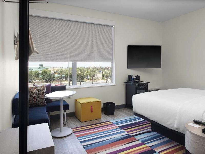 Aloft Glendale At Westgate image