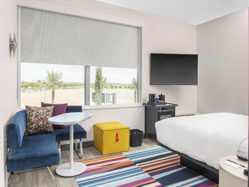 Aloft Glendale At Westgate image