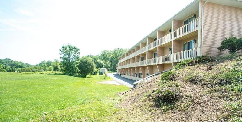 Hampton Falls Inn image
