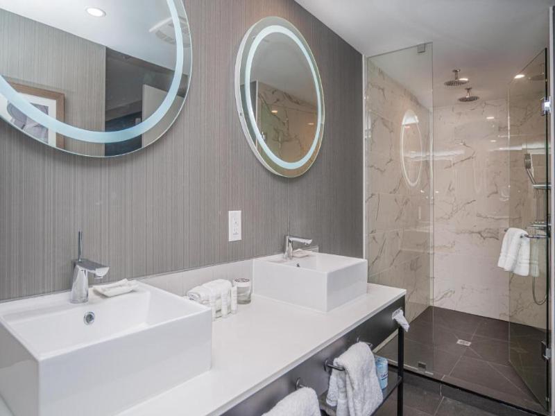 Sandman Signature Ottawa Airport Hotel image