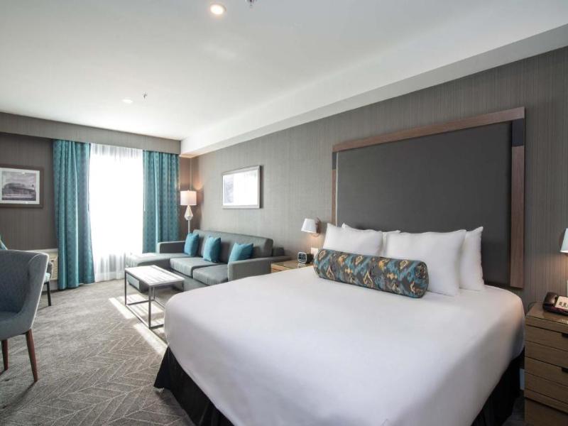 Sandman Signature Ottawa Airport Hotel image