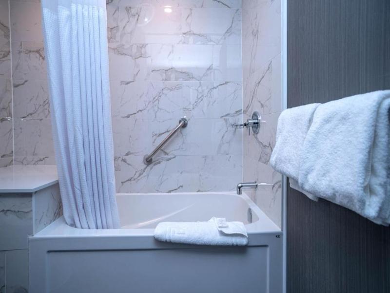 Sandman Signature Ottawa Airport Hotel image