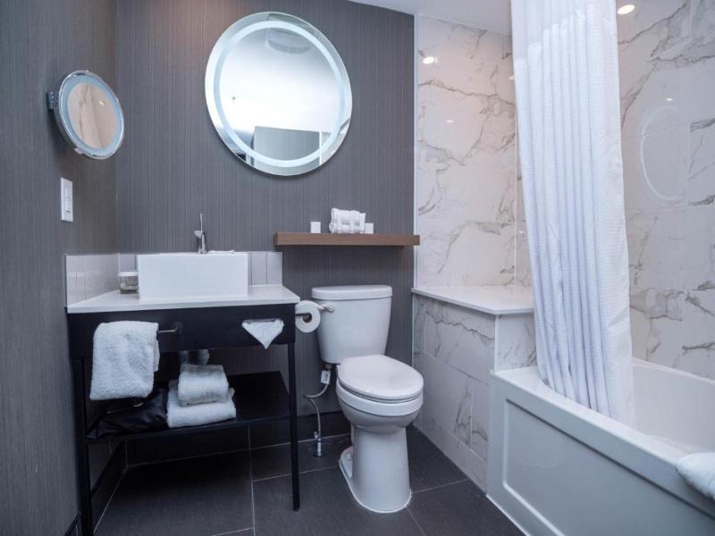 Sandman Signature Ottawa Airport Hotel image