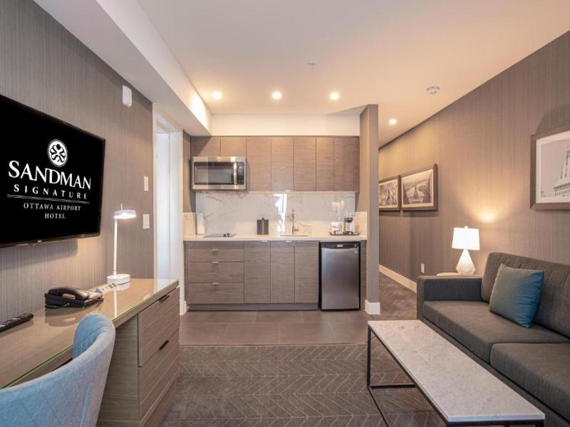 Sandman Signature Ottawa Airport Hotel image