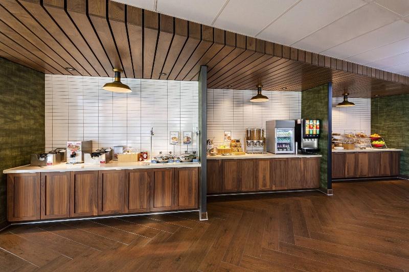 Fairfield Inn & Suites by Marriott Phoenix West/To image
