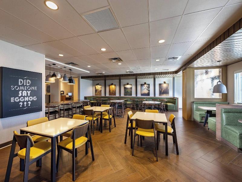 Fairfield Inn & Suites by Marriott Phoenix West/To image