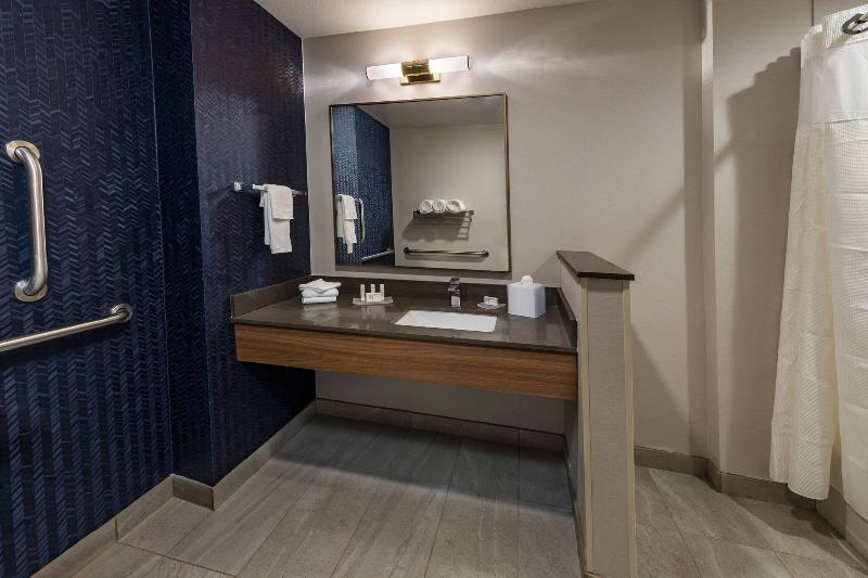 Fairfield Inn & Suites by Marriott Phoenix West/To image