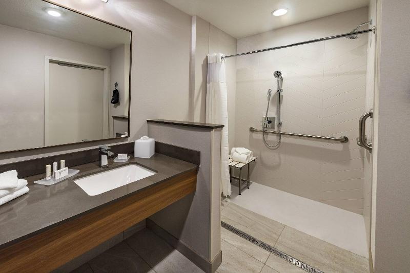 Fairfield Inn & Suites by Marriott Phoenix West/To image