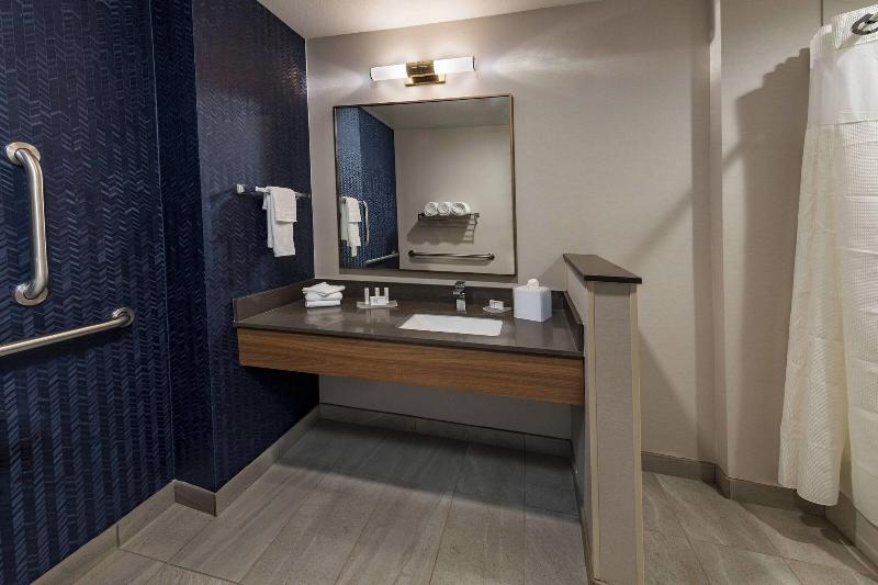 Fairfield Inn & Suites by Marriott Phoenix West/To image