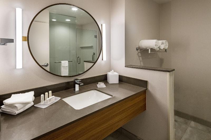 Fairfield Inn & Suites by Marriott Phoenix West/To image