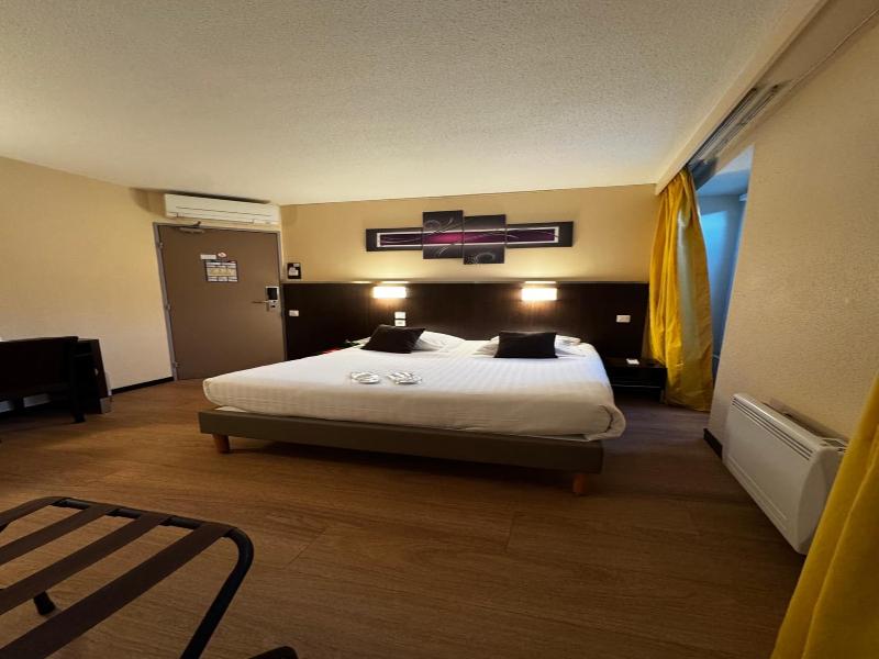 Hôtel Au Petit Caporal image