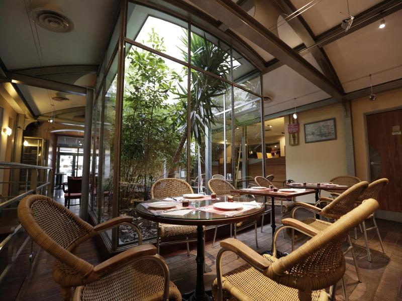 Hôtel Au Petit Caporal image
