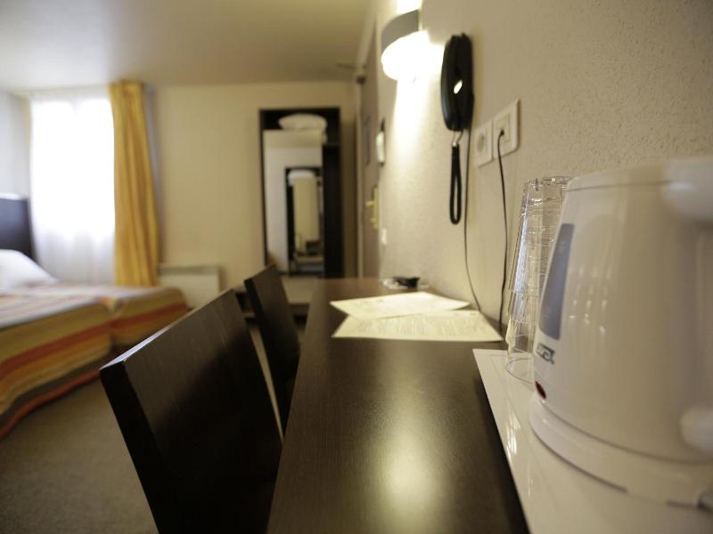 Hôtel Au Petit Caporal image