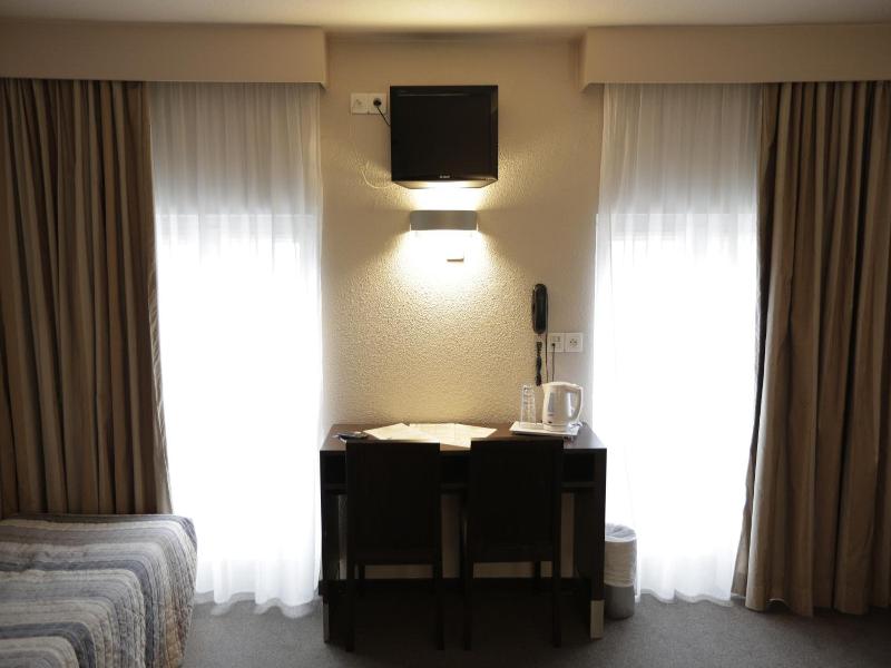 Hôtel Au Petit Caporal image