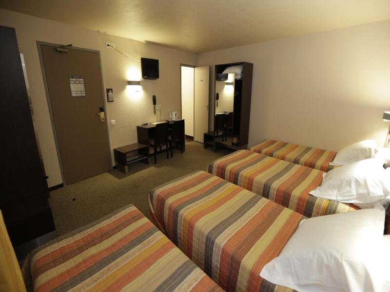 Hôtel Au Petit Caporal image