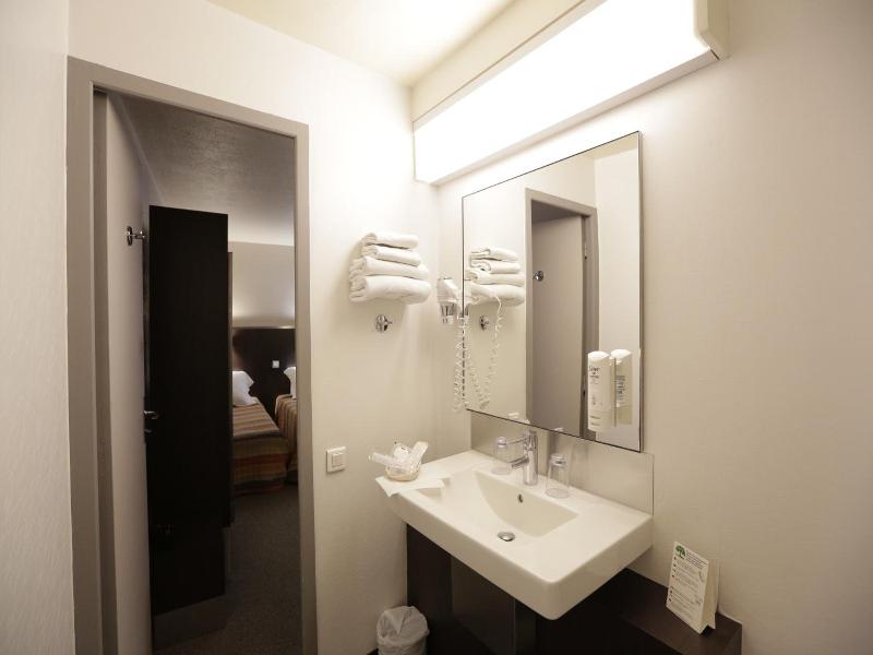Hôtel Au Petit Caporal image