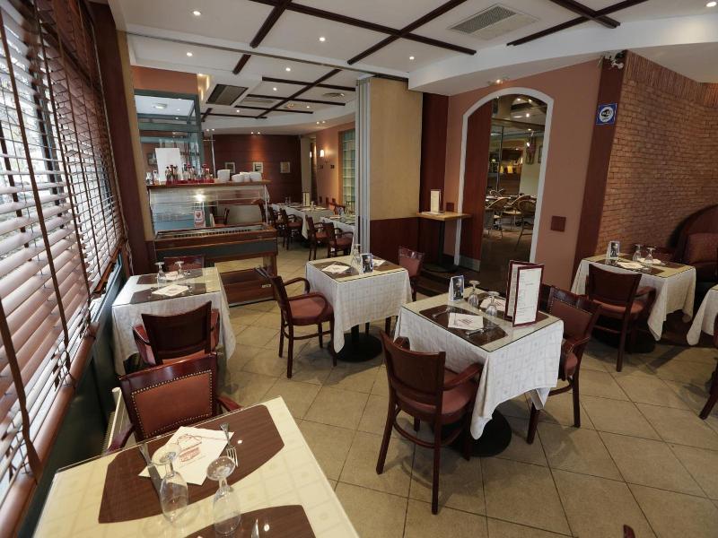 Hôtel Au Petit Caporal image
