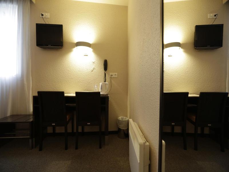 Hôtel Au Petit Caporal image