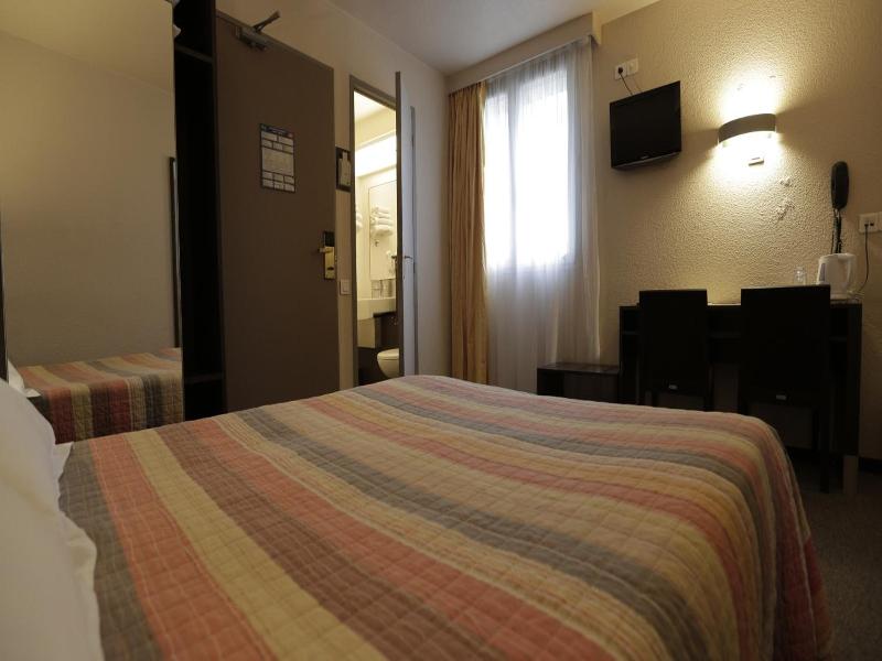 Hôtel Au Petit Caporal image