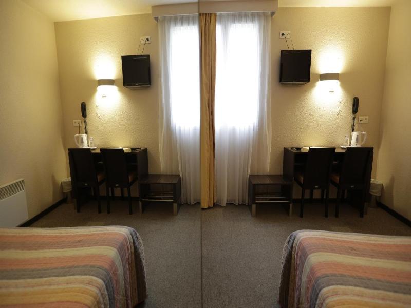 Hôtel Au Petit Caporal image