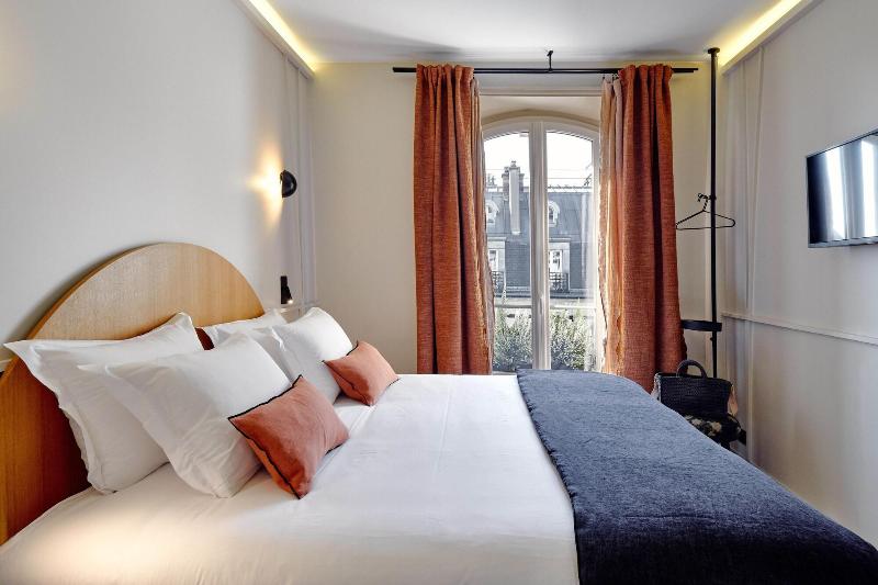 Tinah Paris image