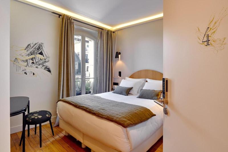 Tinah Paris image