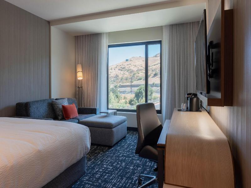 Courtyard By Marriott Thousand Oaks Agoura Hills image