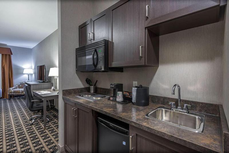 Timber Ridge Inn And Suites image