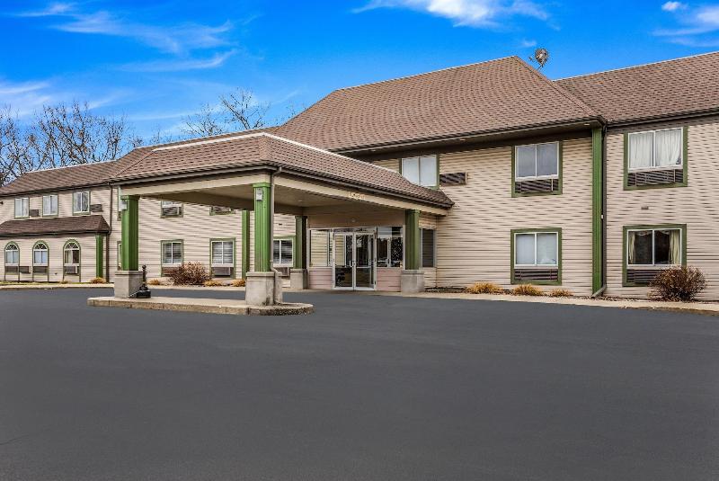 Oyo Hotel Whitehall Mi image