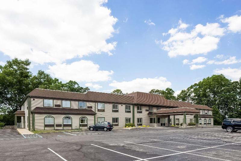 Oyo Hotel Whitehall Mi image