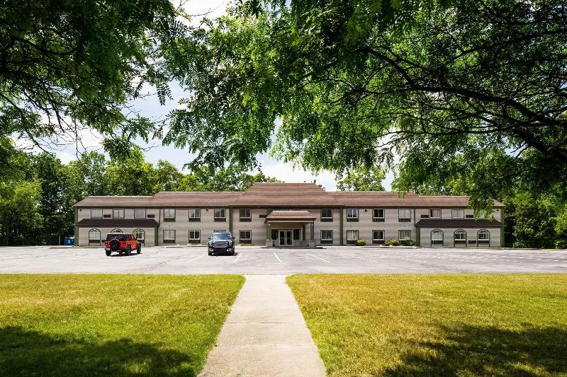 Oyo Hotel Whitehall Mi image