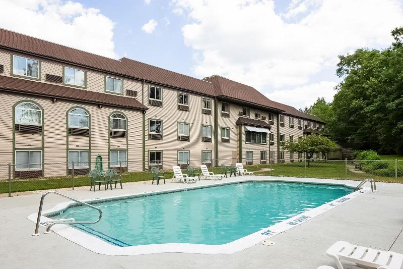 Oyo Hotel Whitehall Mi image