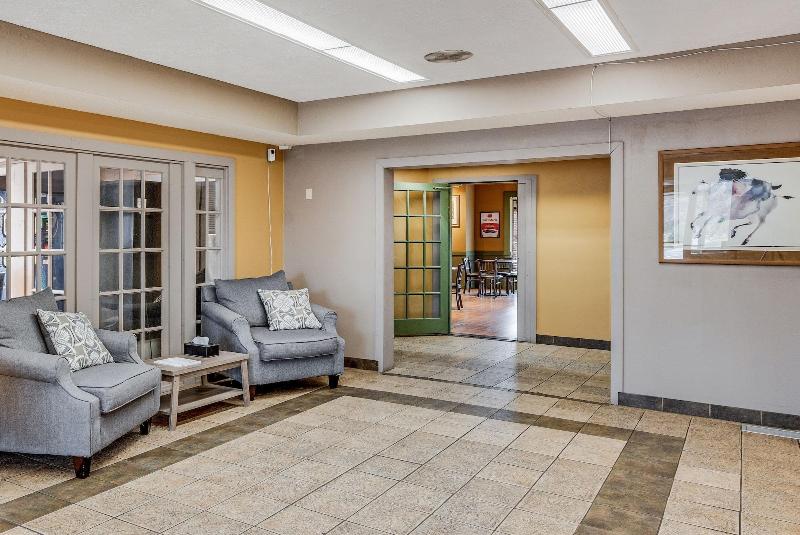 Oyo Hotel Whitehall Mi image
