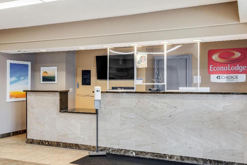 Oyo Hotel Whitehall Mi image