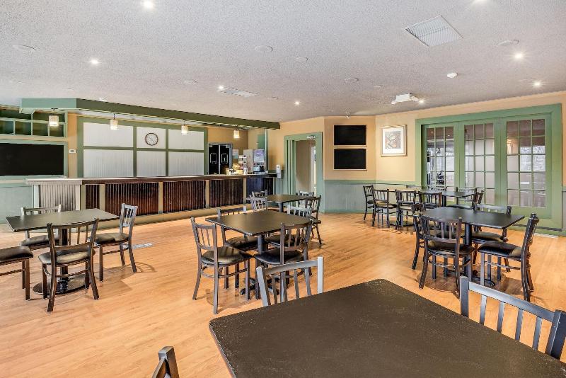 Oyo Hotel Whitehall Mi image