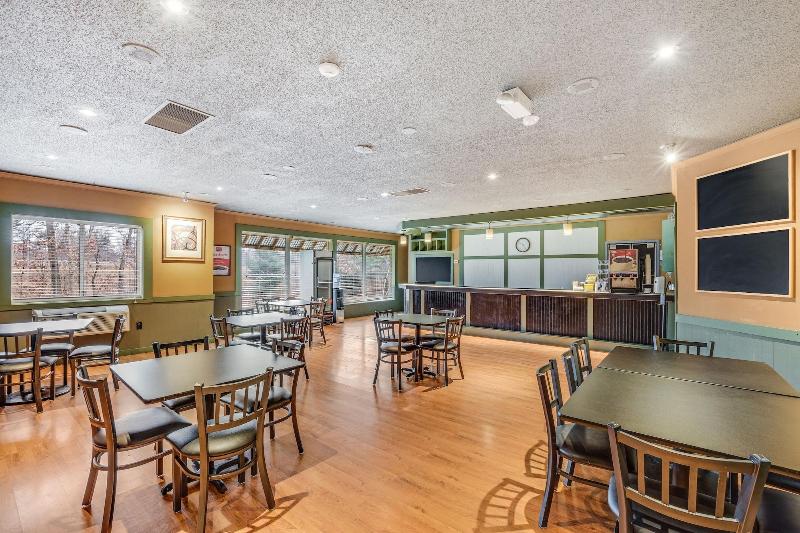 Oyo Hotel Whitehall Mi image