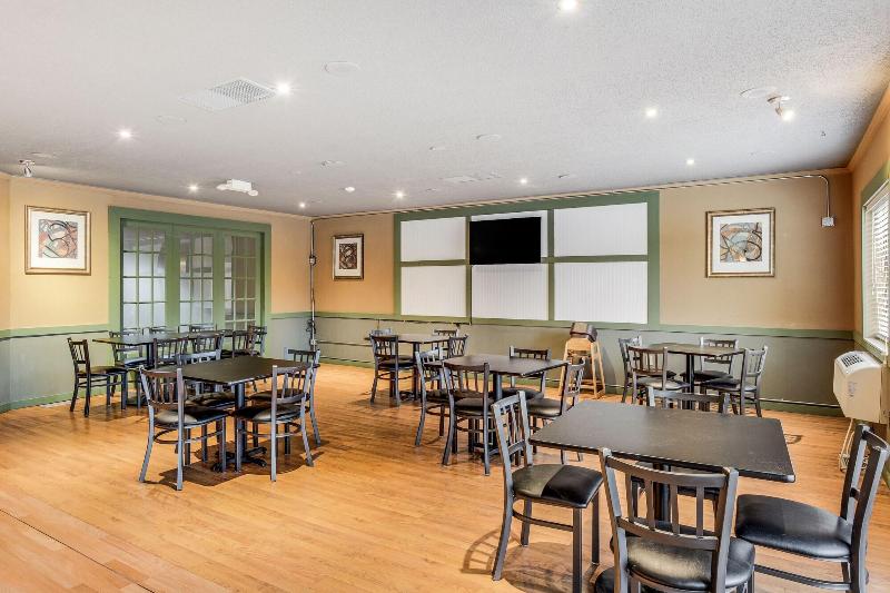 Oyo Hotel Whitehall Mi image