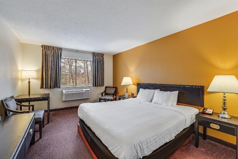 Oyo Hotel Whitehall Mi image