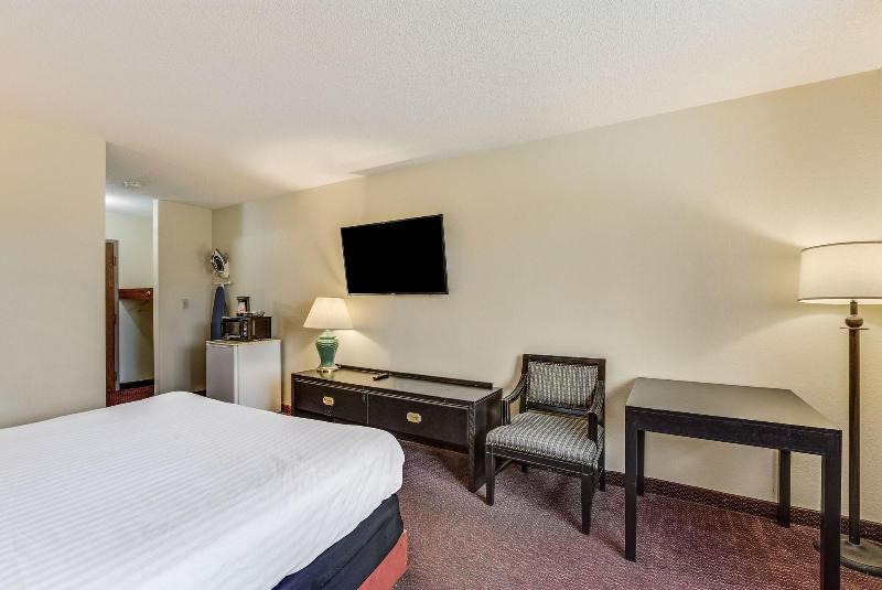 Oyo Hotel Whitehall Mi image