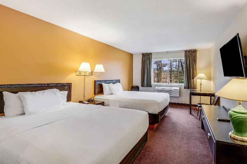 Oyo Hotel Whitehall Mi image